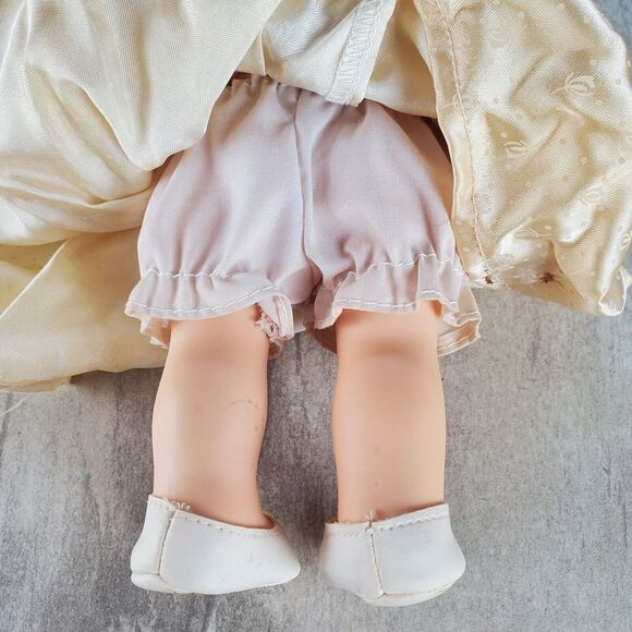 PM Inc 1992 Precious Moments Bride Doll 10" Blond Hair Dress Veil Shoes Panties - Picture 9 of 12